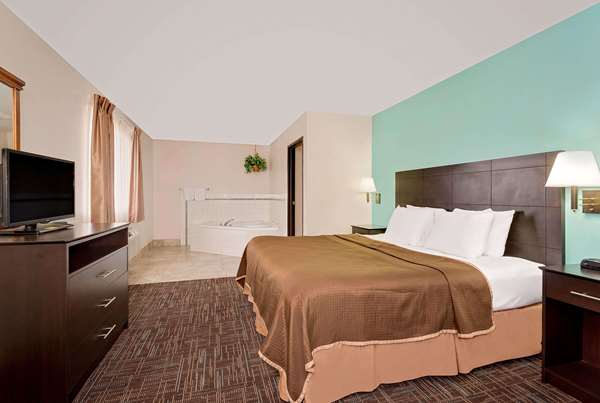 Suite - Howard Johnson Inn Gothenburg - I-80, Exit 211
