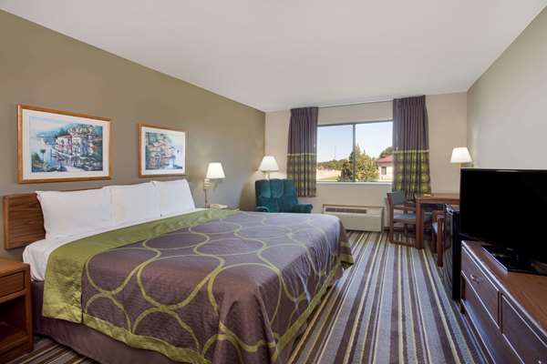  - Super 8 Hotel Charles City