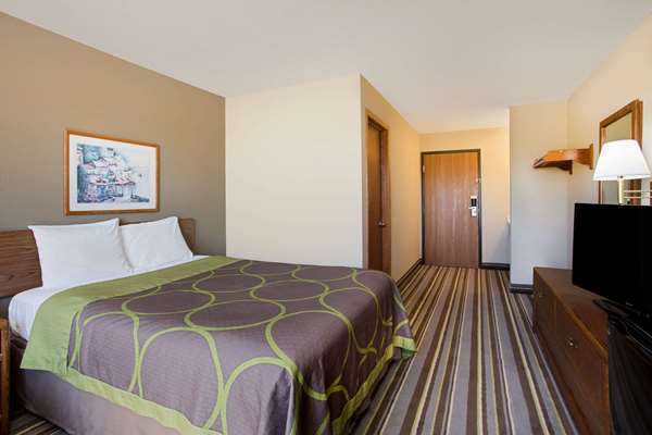  - Super 8 Hotel Charles City