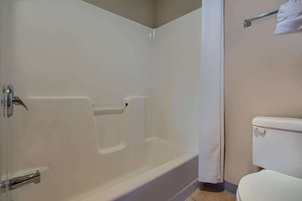  - Super 8 Hotel Charles City