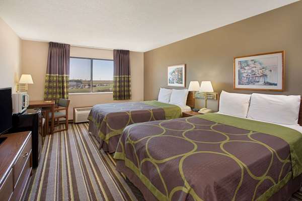  - Super 8 Hotel Charles City