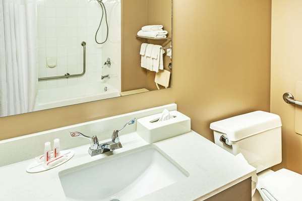  - Super 8 Hotel Airport Calgary