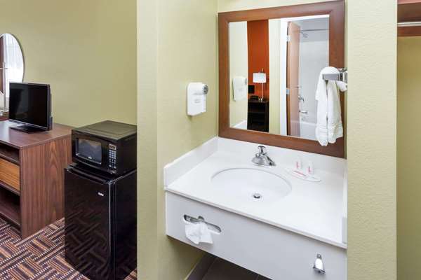  - Super 8 Hotel Rochester