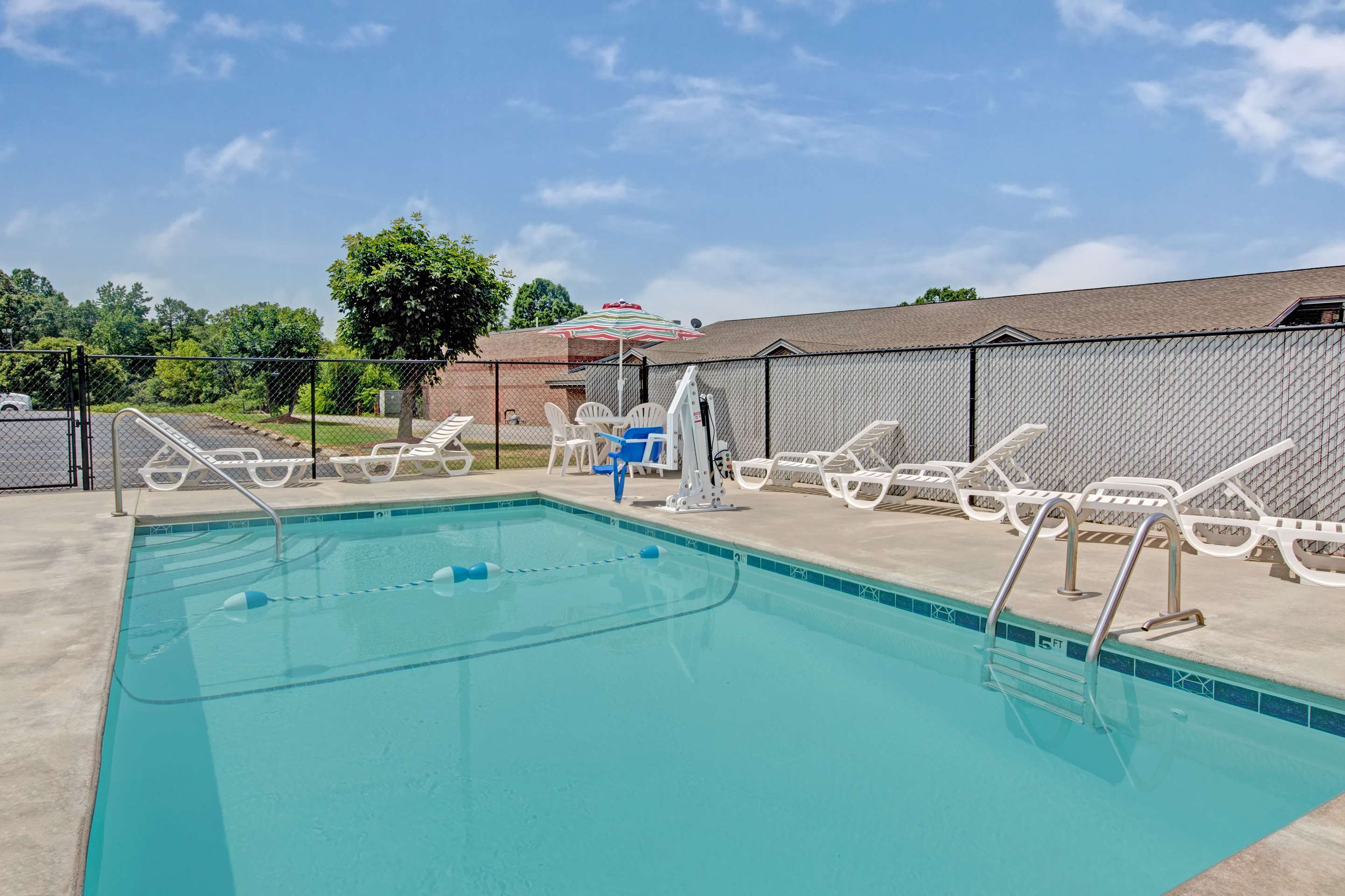 Pool | Super 8 by Wyndham Shelby