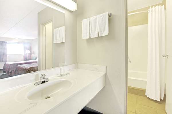  - Super 8 Motel Shelby