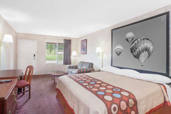 Suite - Super 8 Motel Priceville - I-65, Exit 334