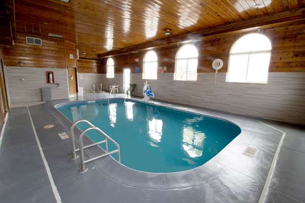 Pool - Super 8 Hotel O'Hare Airport Elk Grove Village