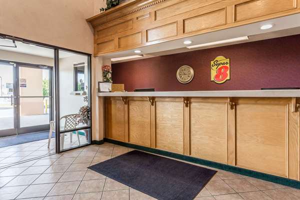  - Super 8 Hotel Dickson - I-40, Exit 172