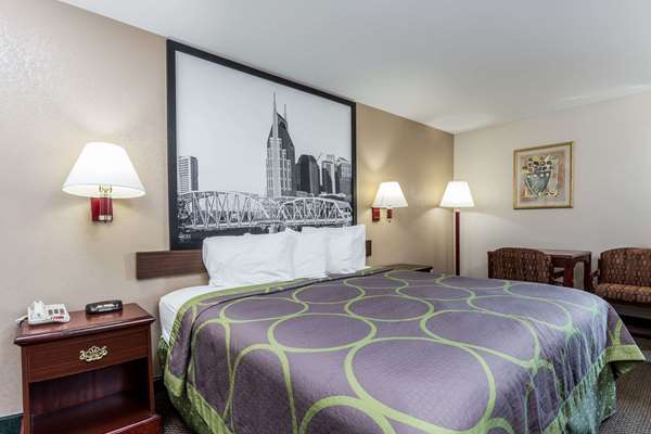  - Super 8 Hotel Dickson - I-40, Exit 172