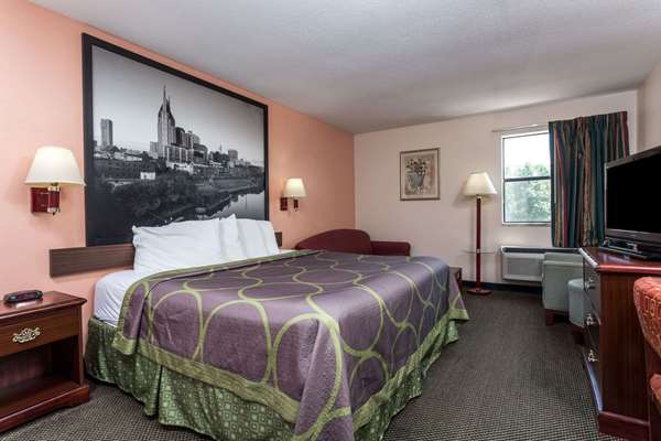  - Super 8 Hotel Dickson - I-40, Exit 172