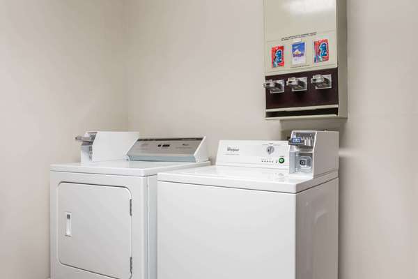  - Super 8 Hotel Dickson - I-40, Exit 172