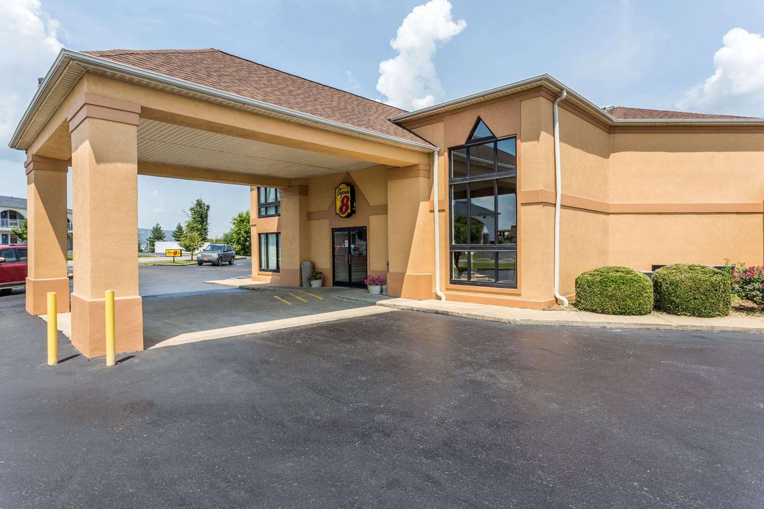 Super 8 Hotel Dickson I40, Exit 172, TN See Discounts