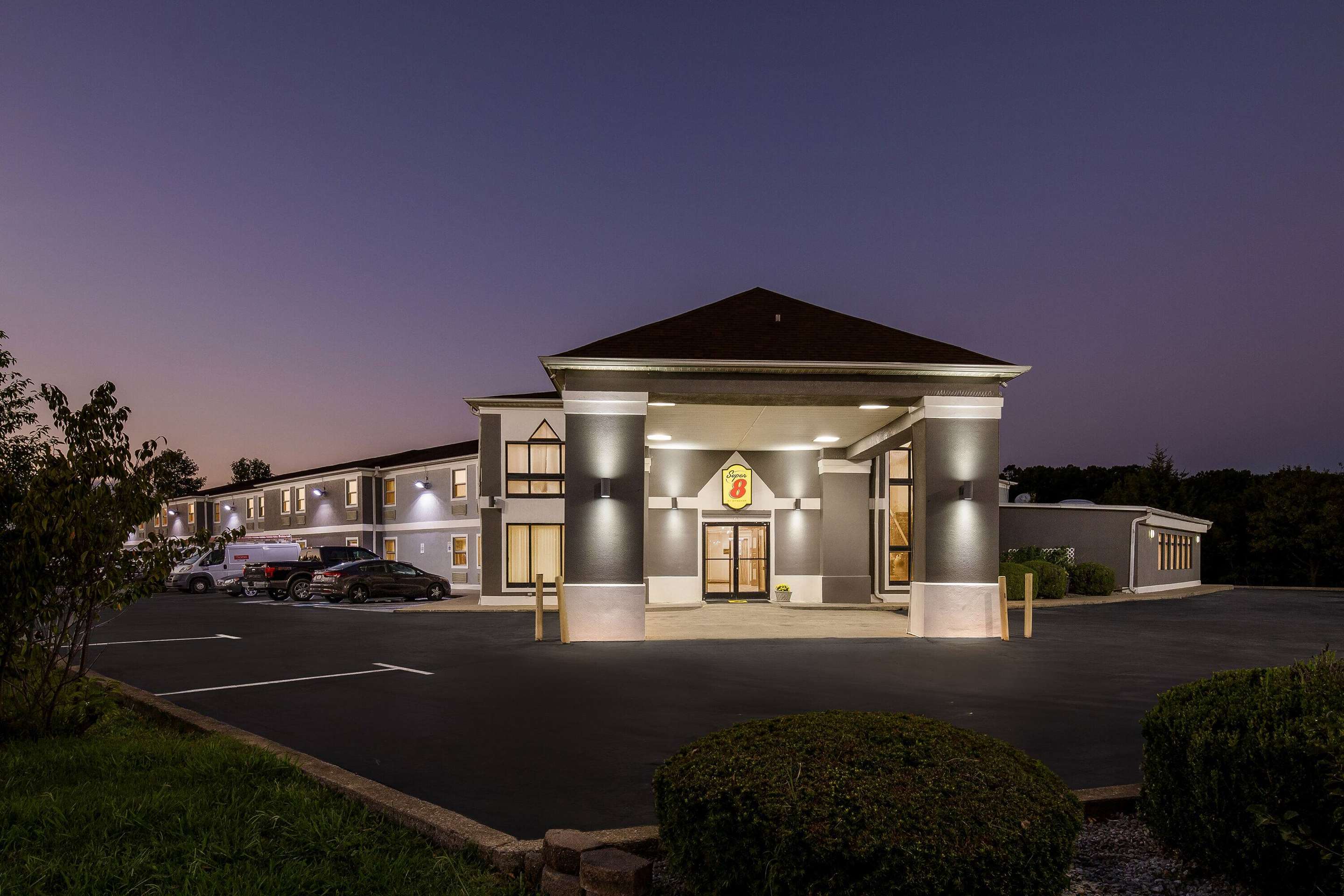 Exterior | Super 8 by Wyndham Dickson