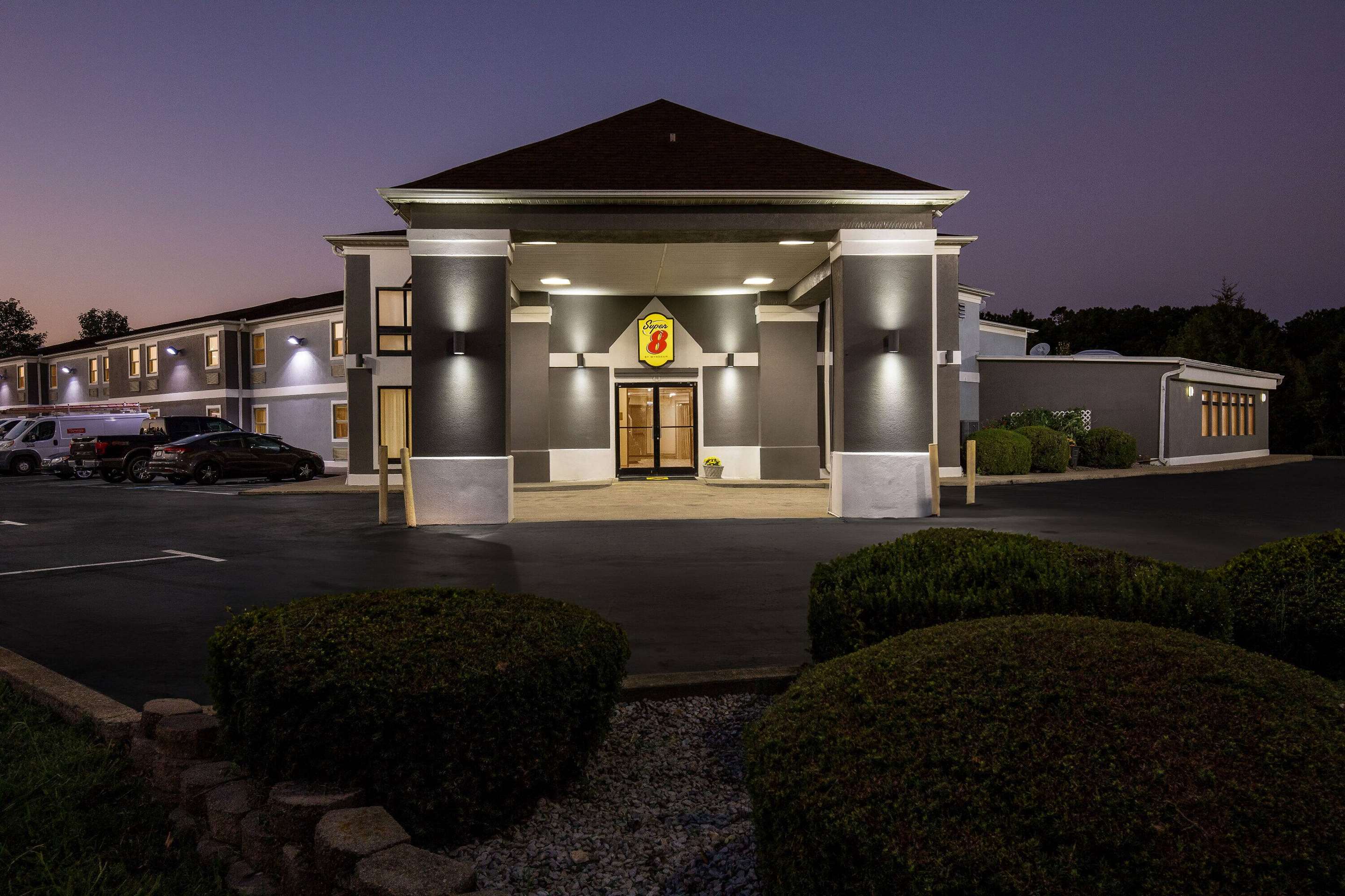 Exterior | Super 8 by Wyndham Dickson