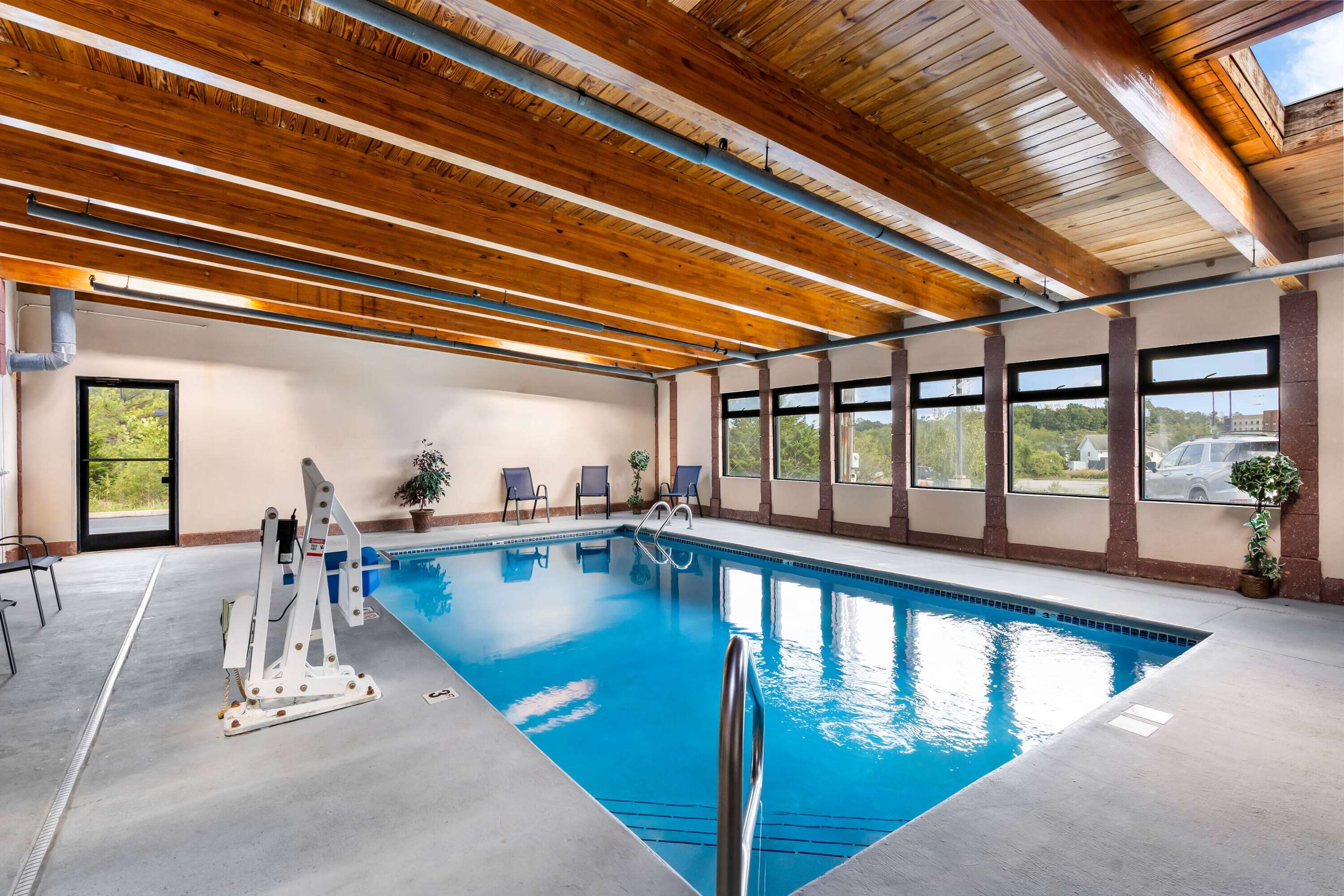 Pool | Super 8 by Wyndham Dickson