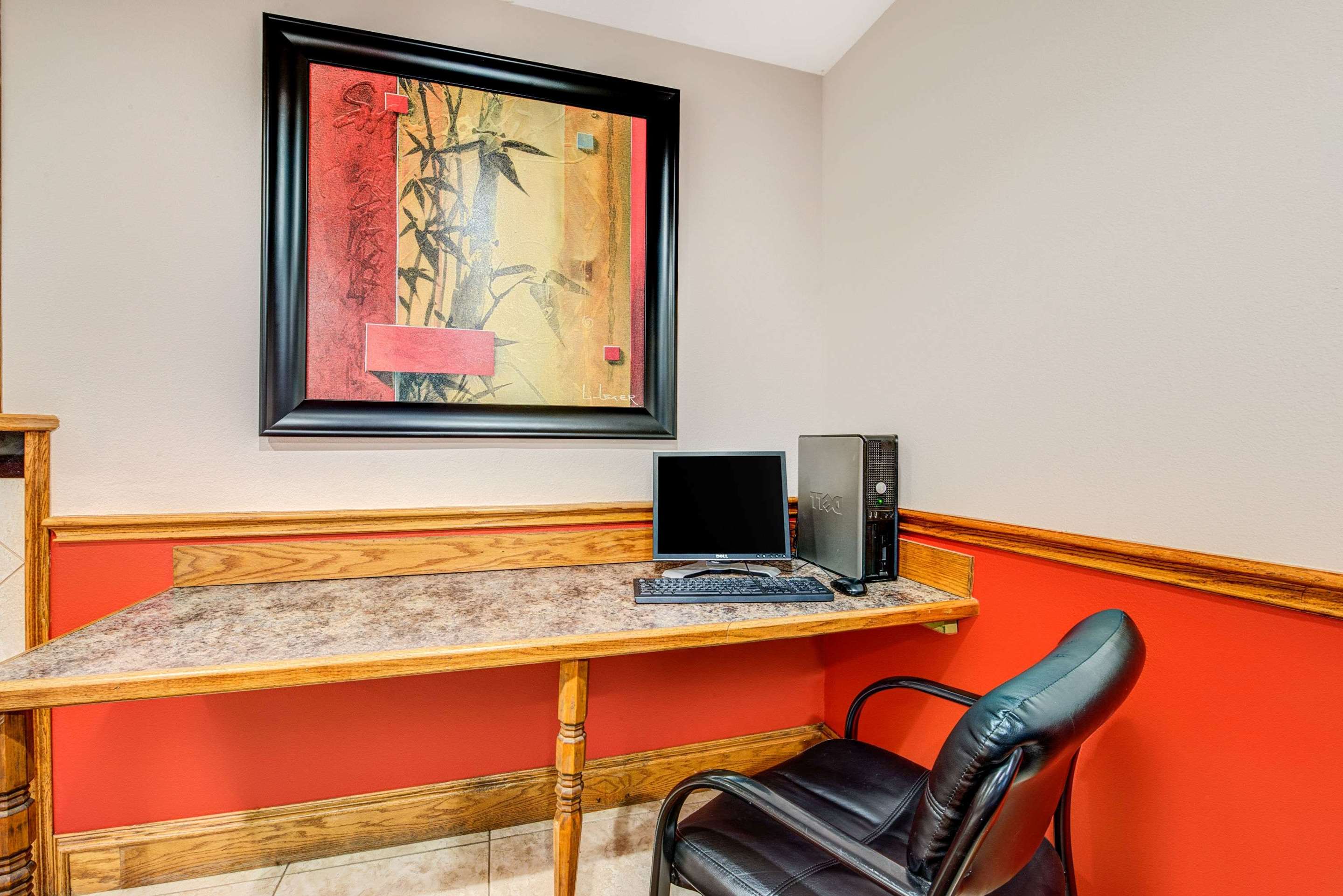 Business Center | Super 8 by Wyndham McKinney/Plano Area