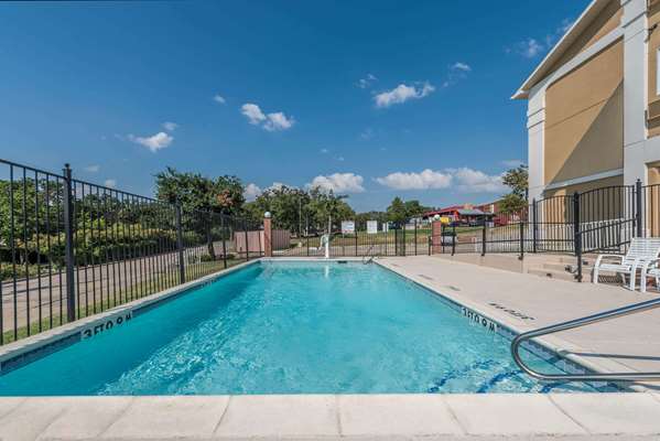 Pool - Super 8 Denton - I-35, Exit 465A