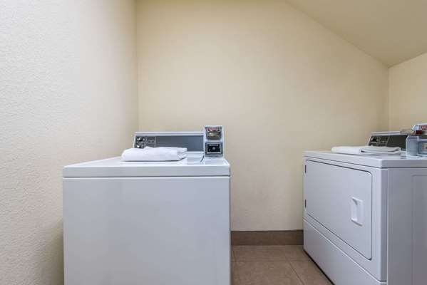  - Super 8 Denton - I-35, Exit 465A