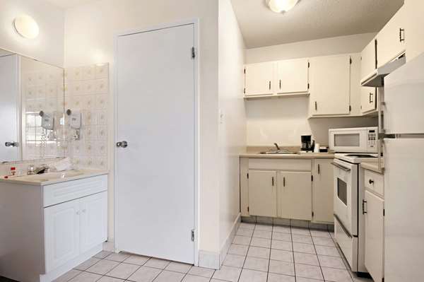  - Super 8 Motel North Red Deer