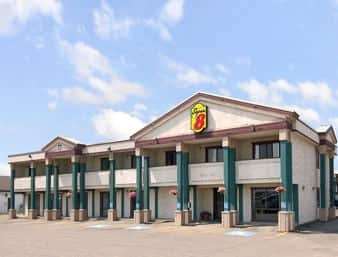 Exterior view - Super 8 Motel North Red Deer