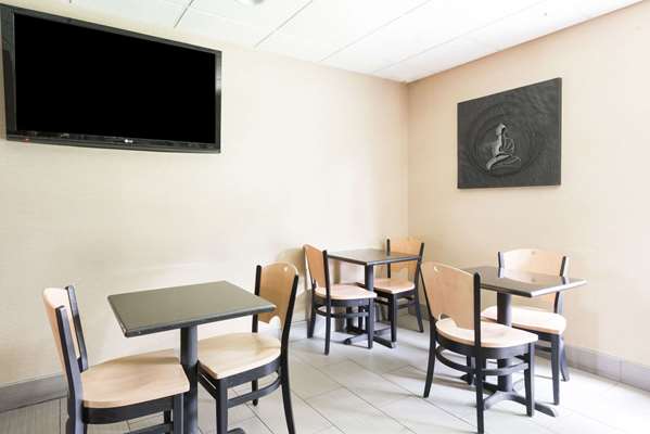  - Super 8 Hotel Mars - I-79, Exit 78