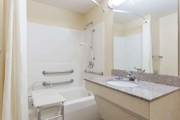  - Super 8 Hotel Piedmont - I-85, Exit 40