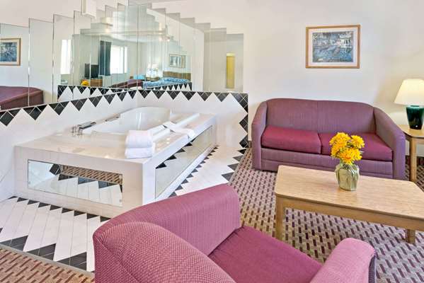 Suite - Super 8 Hotel Canonsburg - I-79, Exit 45