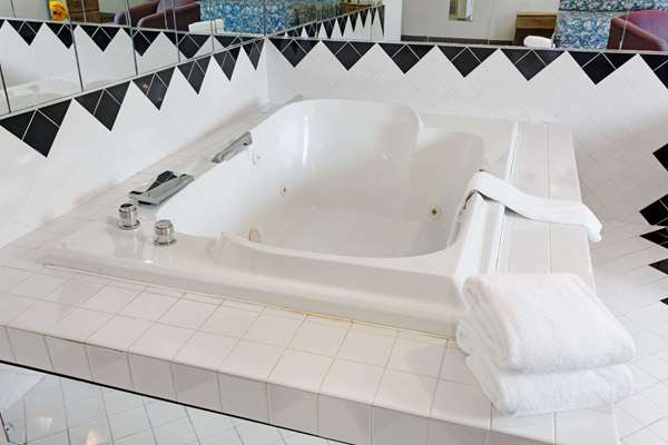 Suite - Super 8 Hotel Canonsburg - I-79, Exit 45