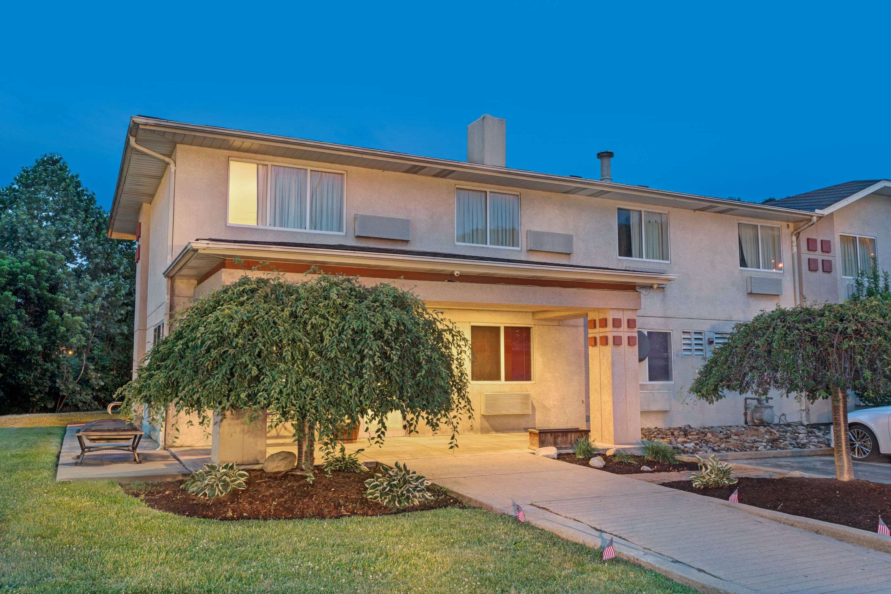 Exterior | Super 8 by Wyndham Canonsburg/Pittsburgh Area