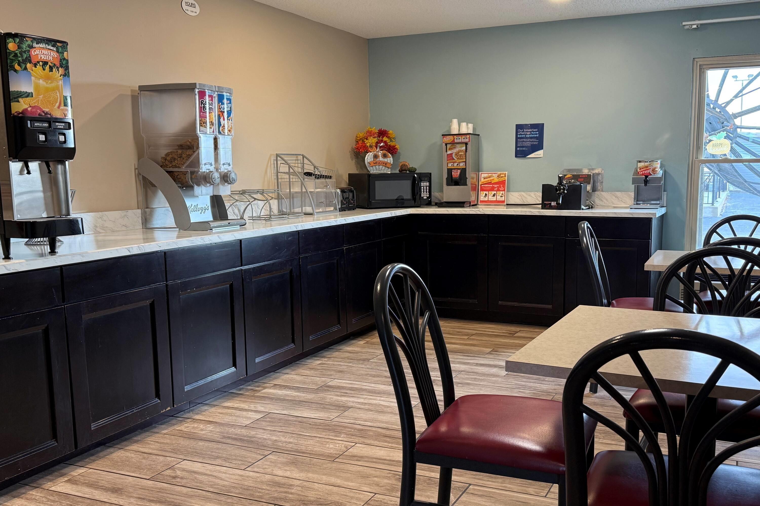 Undefined | Super 8 by Wyndham Evansville North