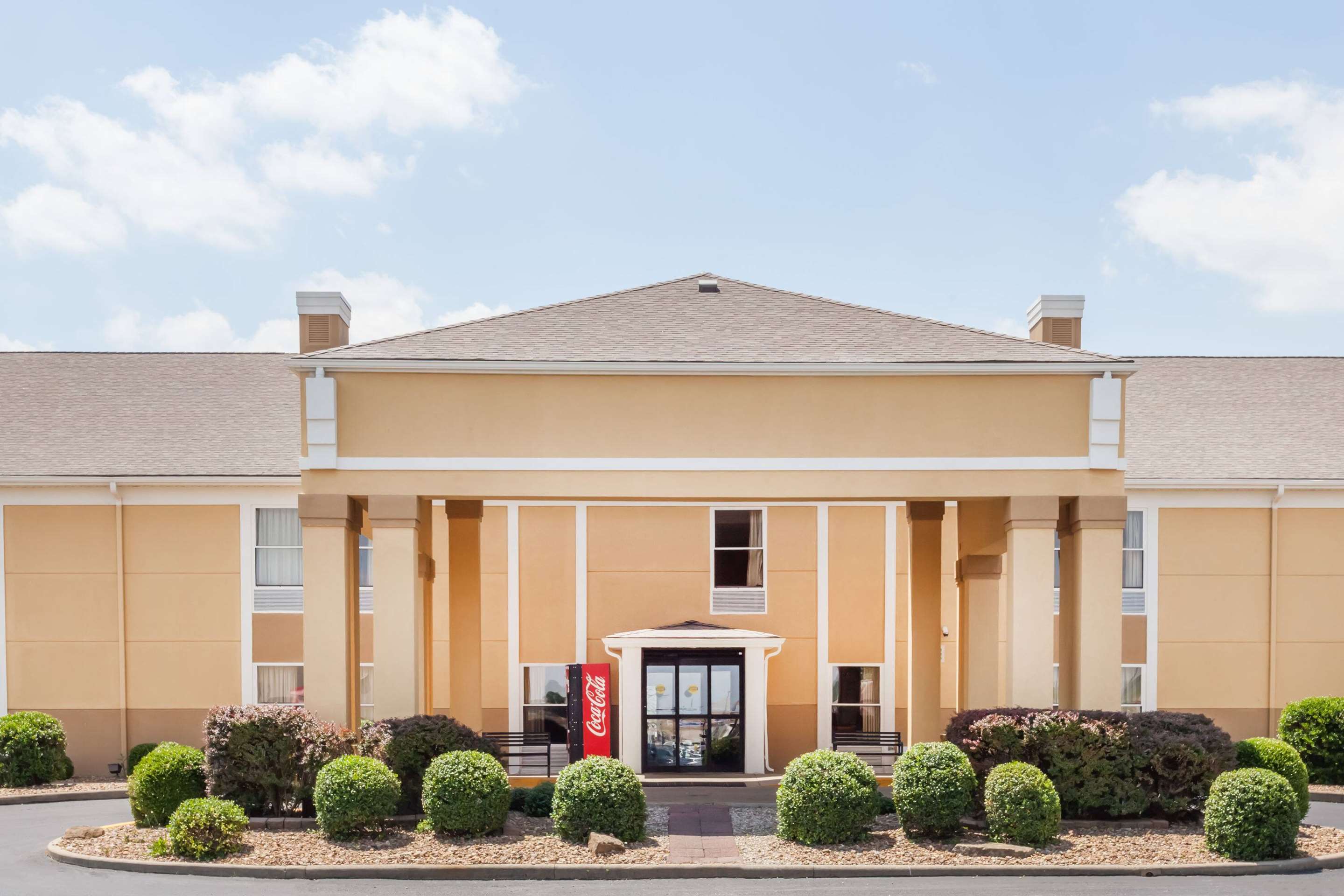 Exterior | Super 8 by Wyndham Evansville North