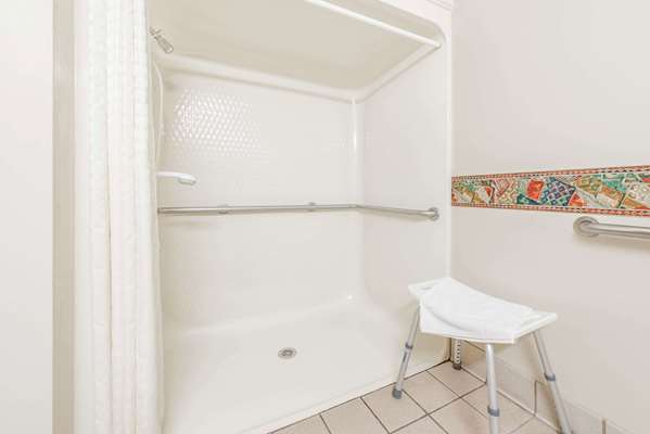  - Super 8 Hotel Shepherdsville - I-65, Exit 117