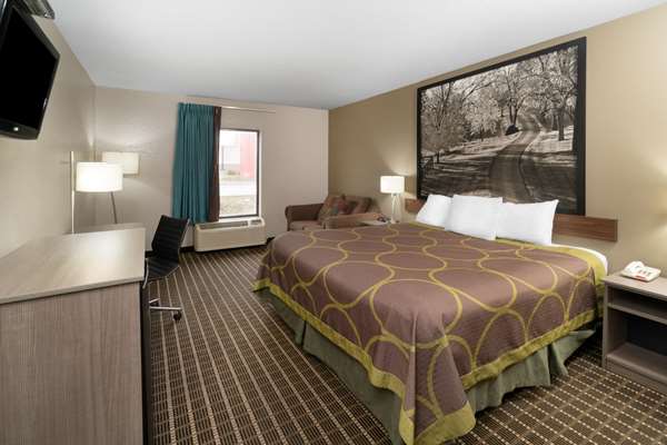  - Super 8 Hotel Shepherdsville - I-65, Exit 117