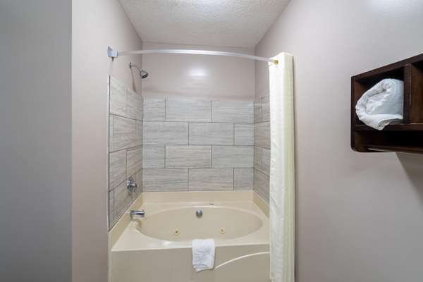  - Super 8 Hotel Shepherdsville - I-65, Exit 117