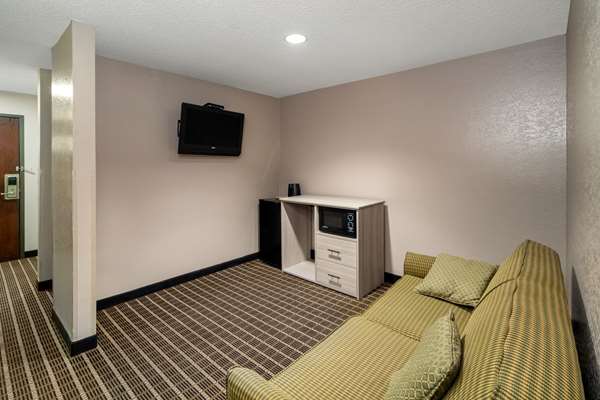  - Super 8 Hotel Shepherdsville - I-65, Exit 117