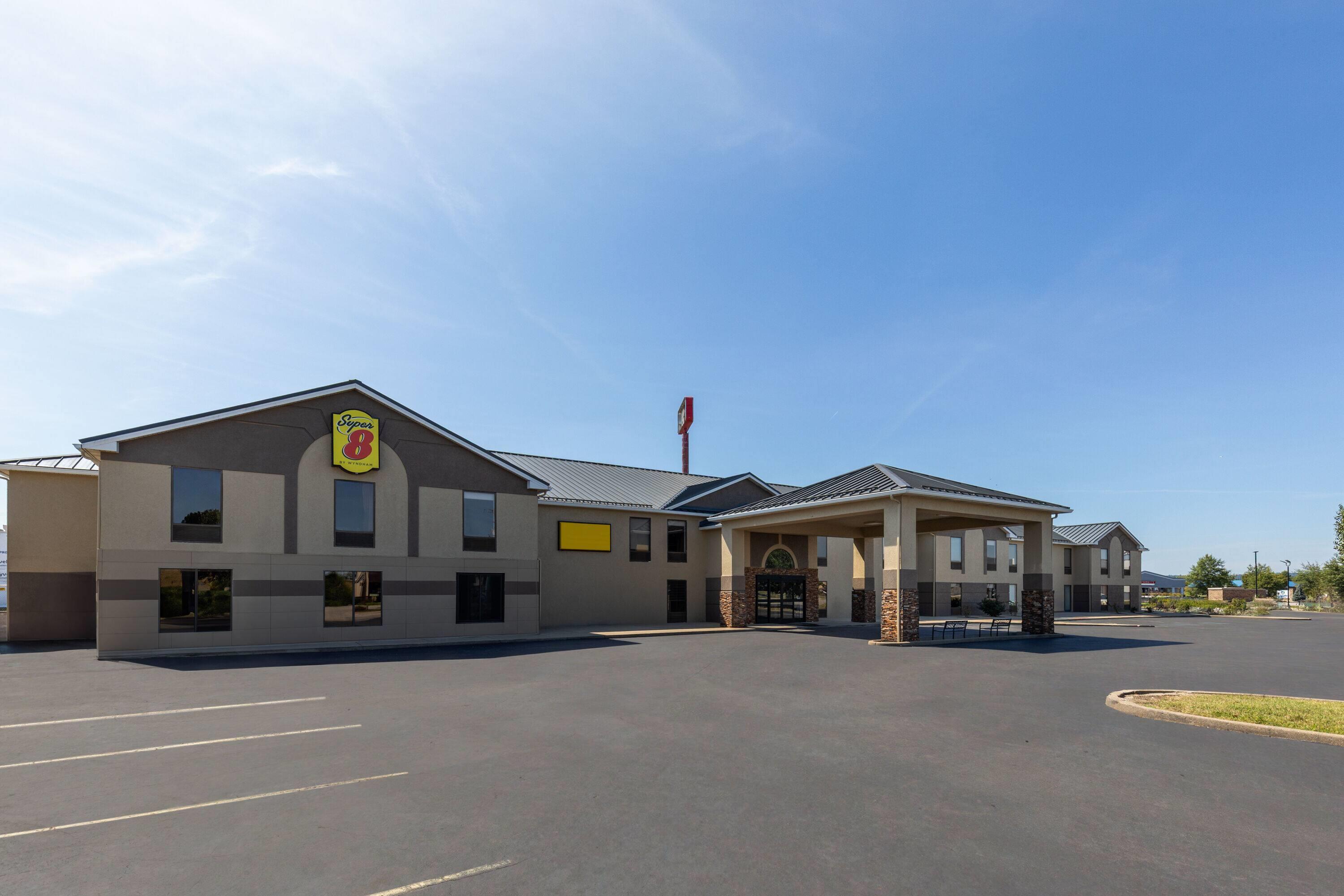 Exterior | Super 8 by Wyndham Shepherdsville - Louisville South I65