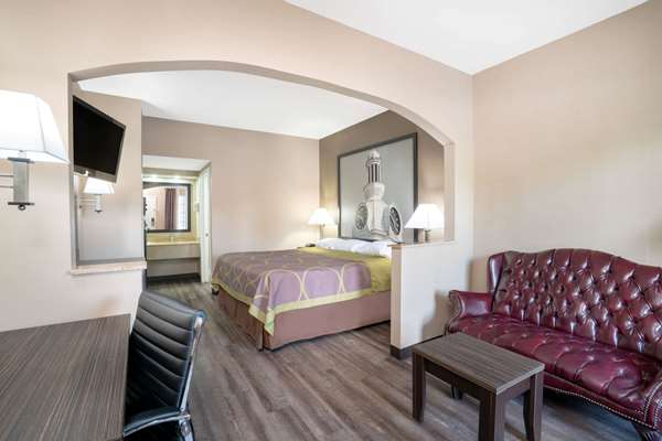 Suite - Super 8 Motel Murfreesboro - I-24, Exit 78B