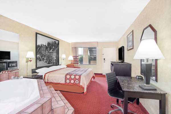 Suite - Super 8 Motel Bulls Gap