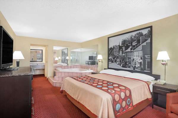 Suite - Super 8 Motel Bulls Gap