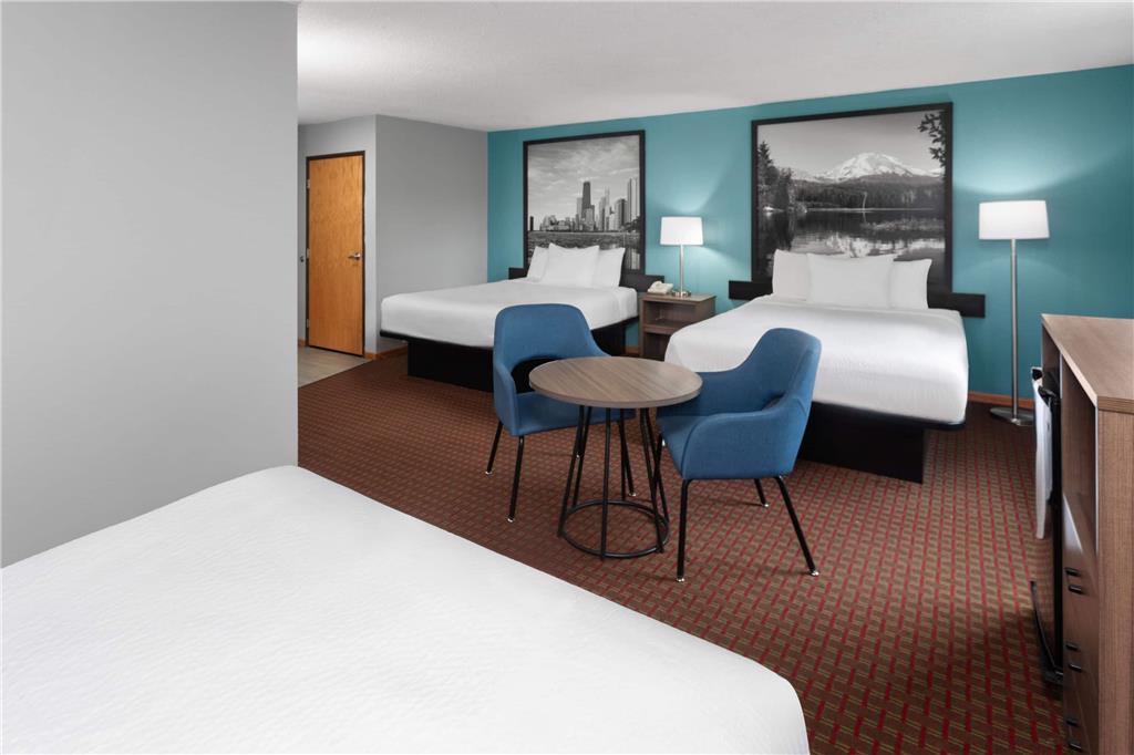 SUPER 8 BY WYNDHAM MCHENRY-guestroom-Guest Room,Suite,On-Site.jpg