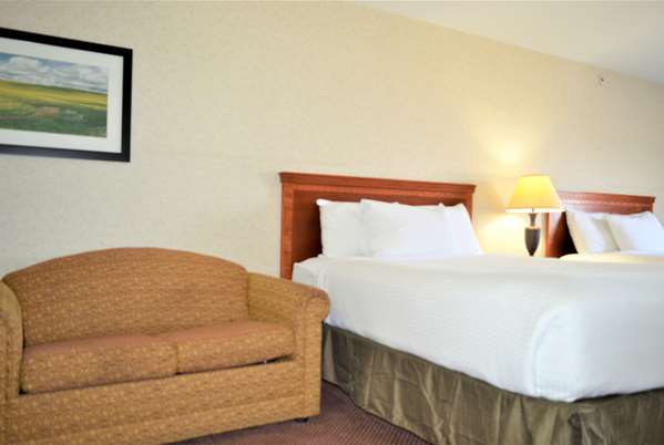 Suite - Super 8 Hotel Grande Prairie