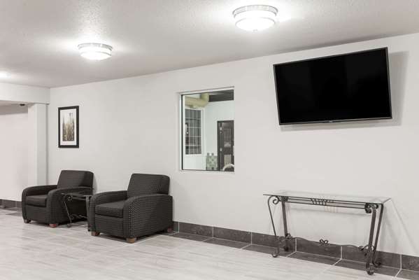  - Super 8 Hotel Grande Prairie