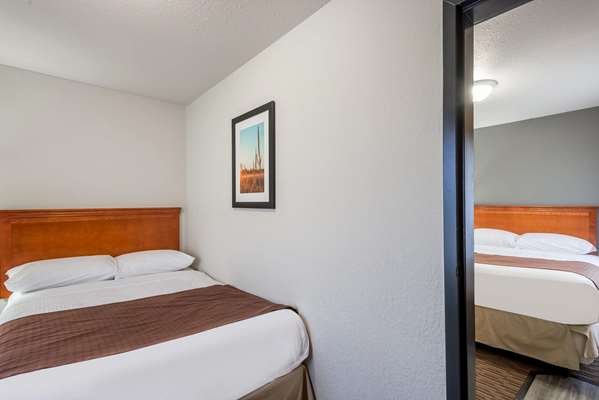  - Super 8 Hotel Grande Prairie