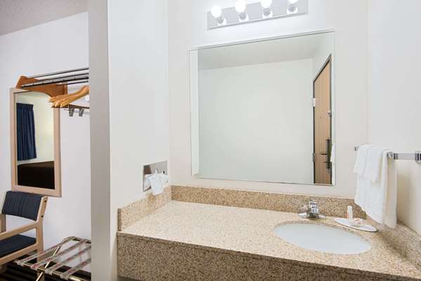  - Super 8 Hotel Humboldt