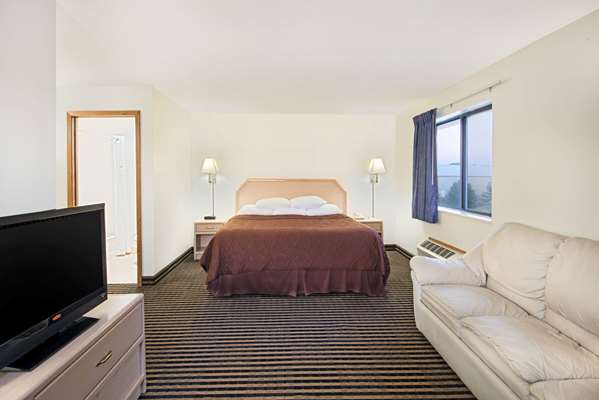 Suite - Super 8 Hotel Humboldt