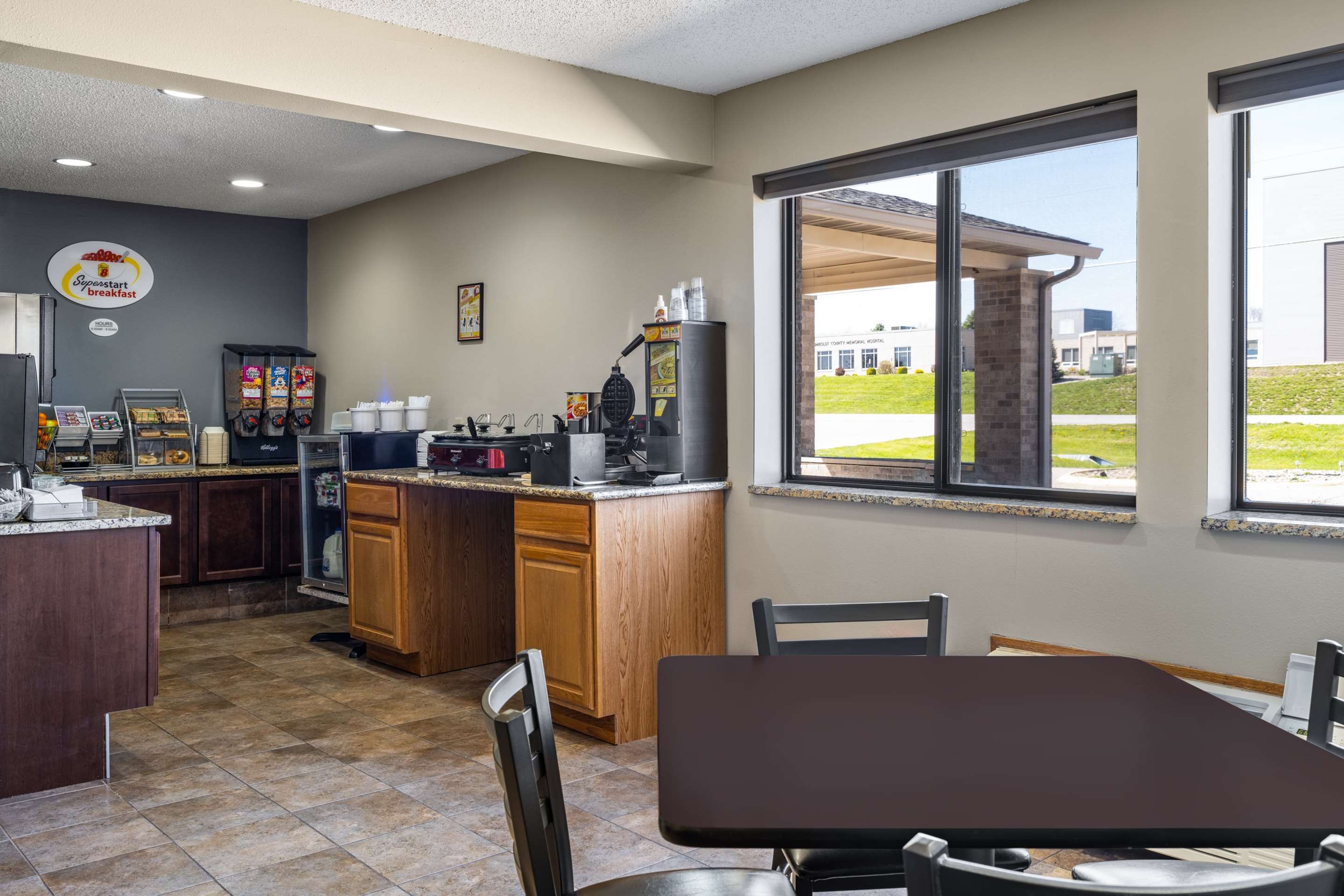 Breakfast Area | Super 8 Humboldt IA