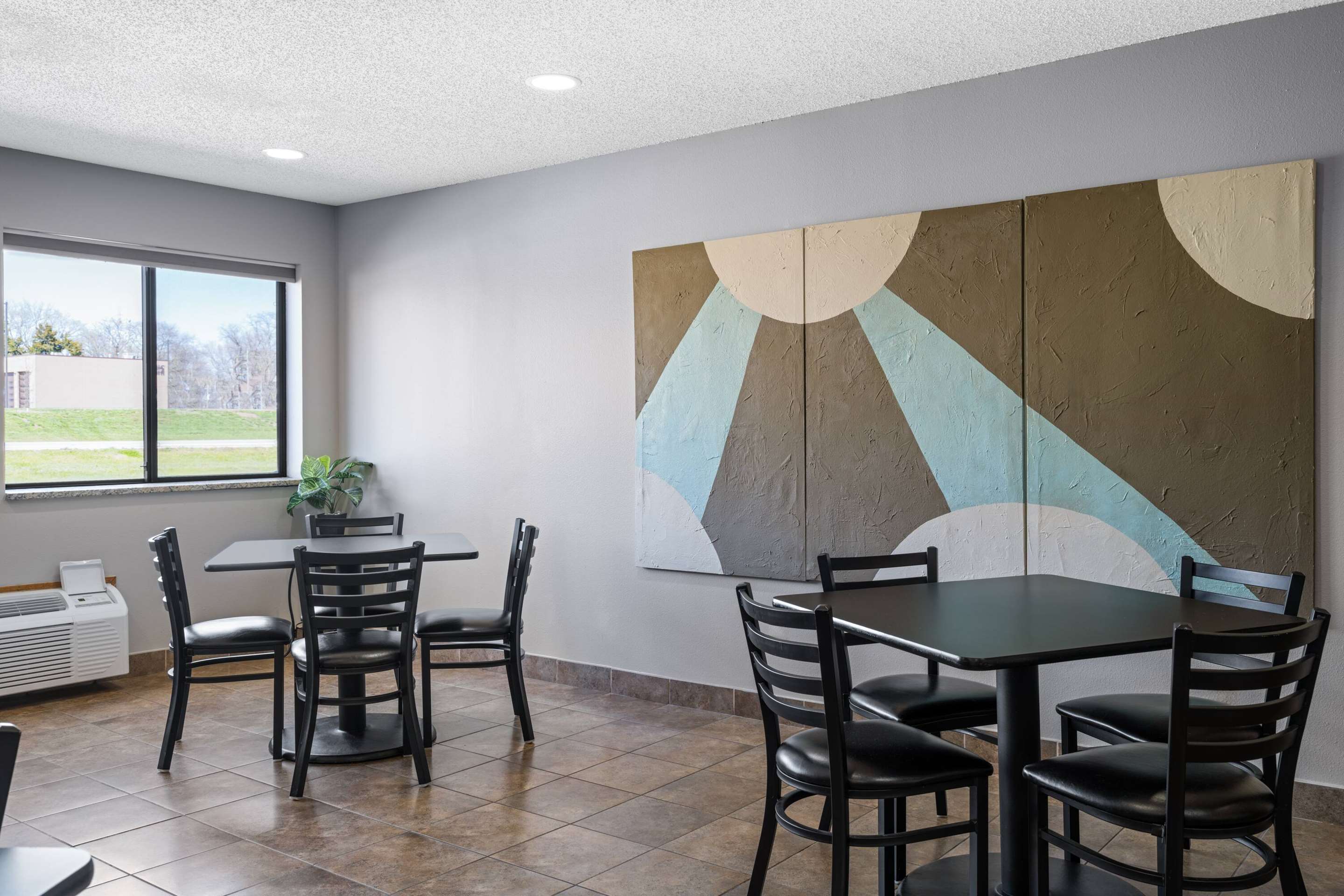 Breakfast Area | Super 8 Humboldt IA