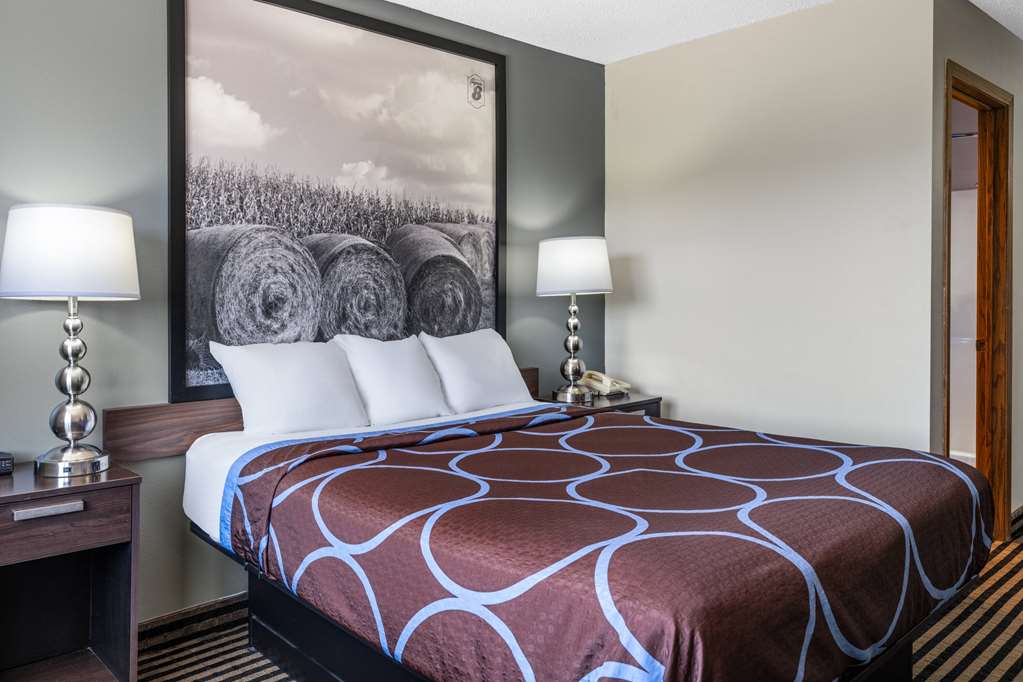 SUPER 8 HUMBOLDT-guestroom-Guest Room,On-Site.jpg