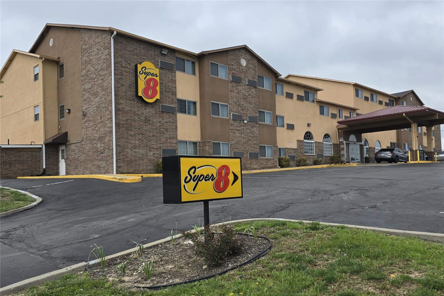 Super 8 Kansas City