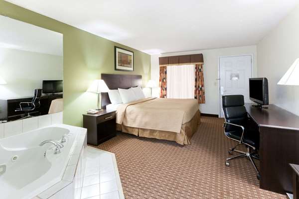 Suite - Super 8 Motel Downtown Decatur